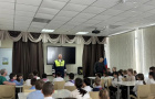 Сотрудники полиции проводят профилактические акции и беседы по безопасности дорожного движения