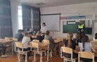 Сотрудники полиции продолжают проводить профилактические беседы на собраниях с родителями и школьниками