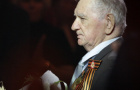 Алексей Текслер с супругой Ириной и сыном Михаилом приняли участие в шествии «Бессмертного полка» в Челябинске