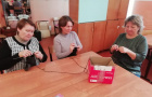 «Вяжем носки солдатам».